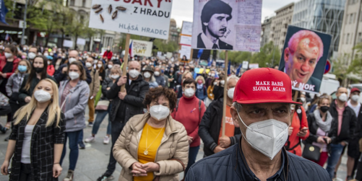 В Чехии прошла волна митингов: выступающие обвиняют президента Земана в пророссийских взглядах
