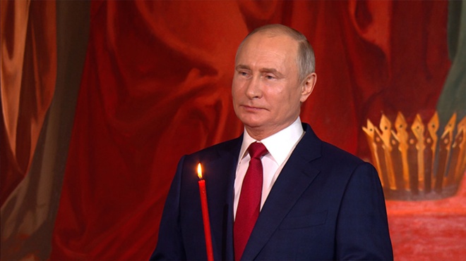 Путин прибыл на пасхальное богослужение