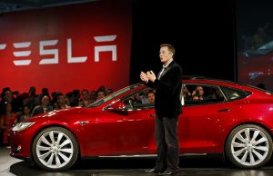 Tesla прекратила продажу авто за биткойны