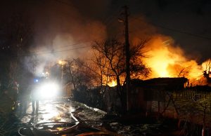 Под Великим Новгородом случился пожар, который уничтожил 20 домов