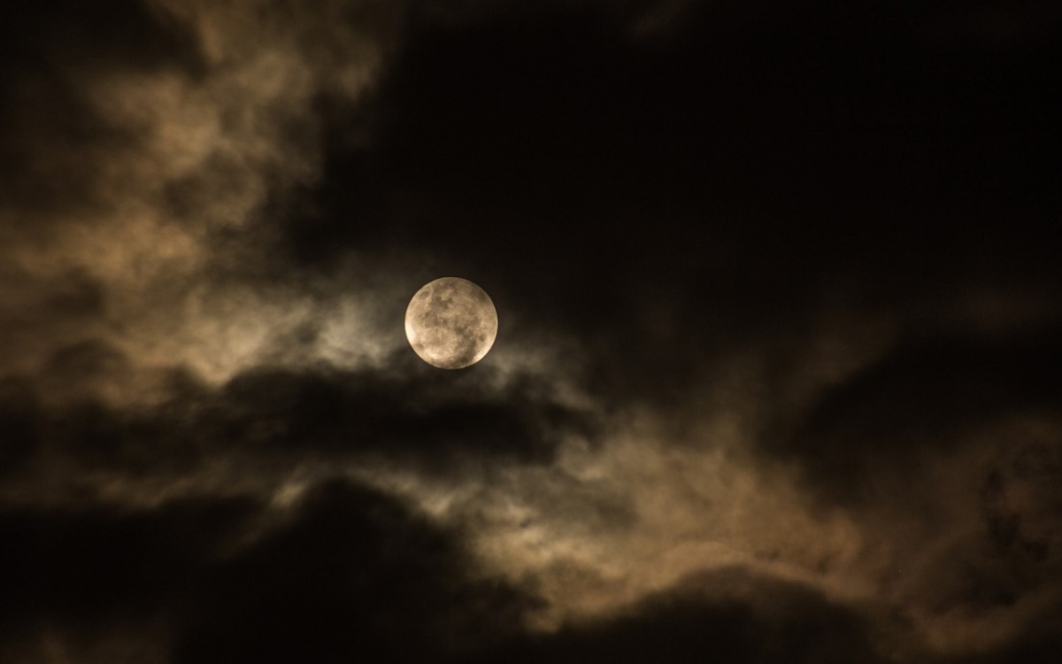 Россияне смогут увидеть редкое лунное затмение