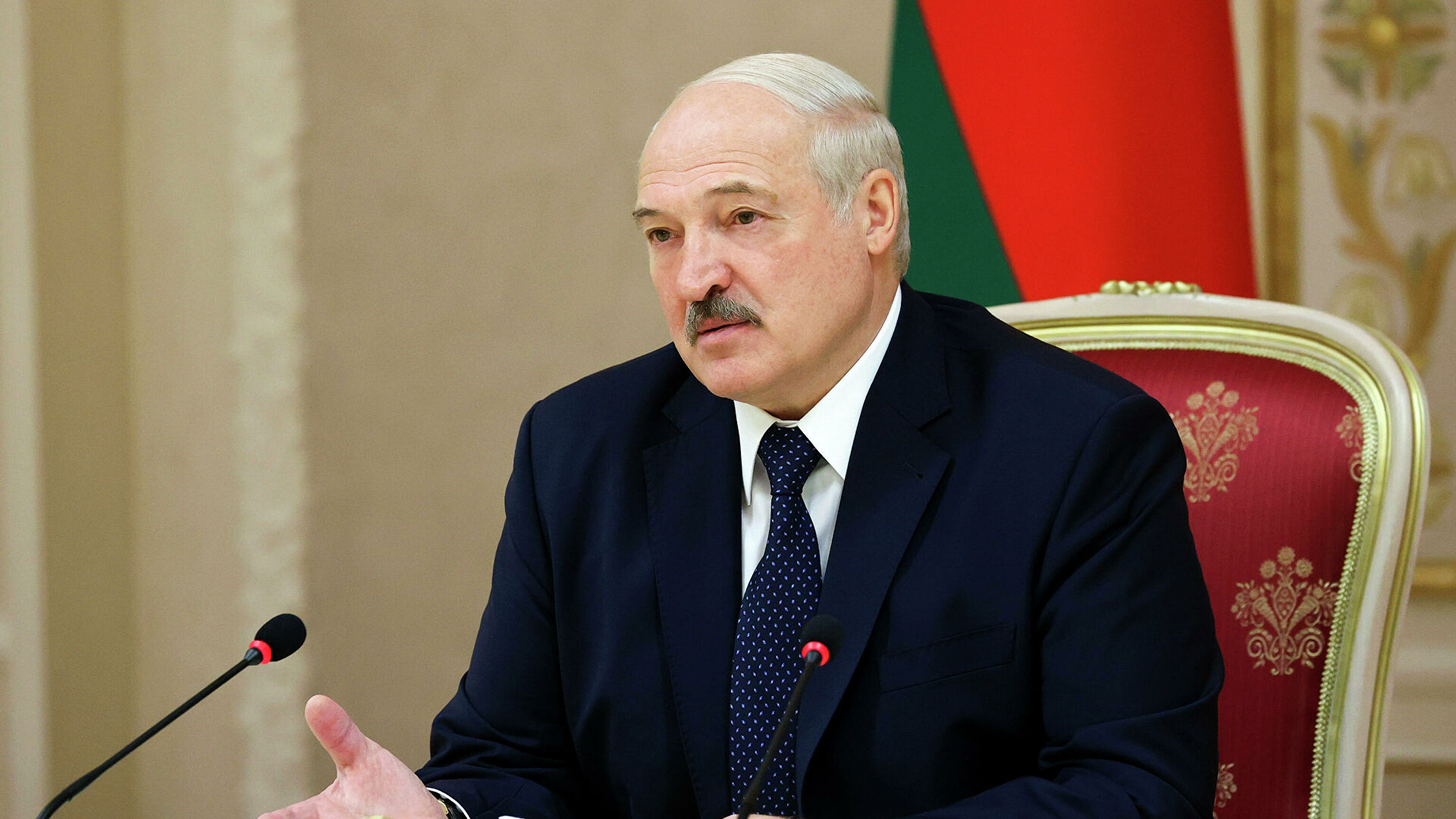 Лукашенко: сигнал о минировании самолета пришел со Швейцарии