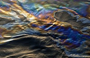 Около Туапсе на Черном море обнаружили нефтяную пленку