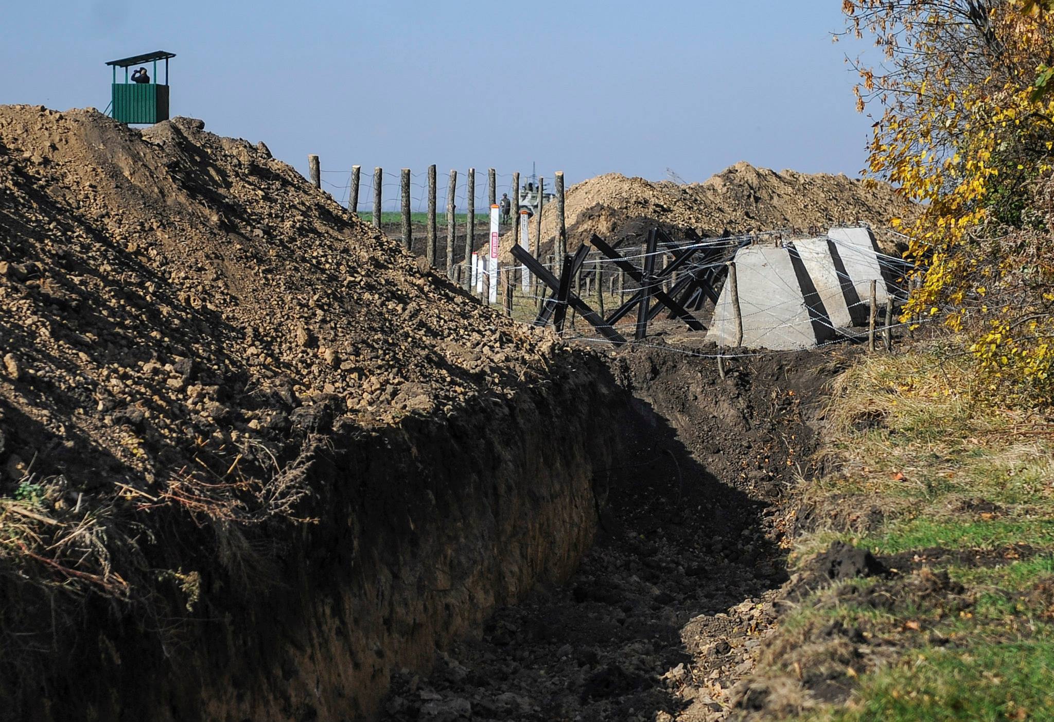 Украина сделала 400 км противотанковых рвов около российской границы