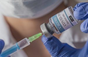 Треть жителей Евросоюза получили первую дозу вакцины от коронавируса