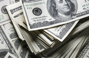 Экономист назвал условие обрушения доллара