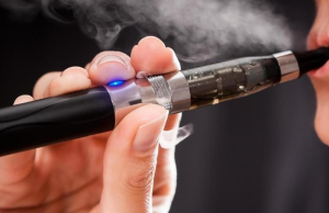 Политики рассматривают новый антитабачный проект: поступило предложение запретить продажу жидкости для электронных сигарет