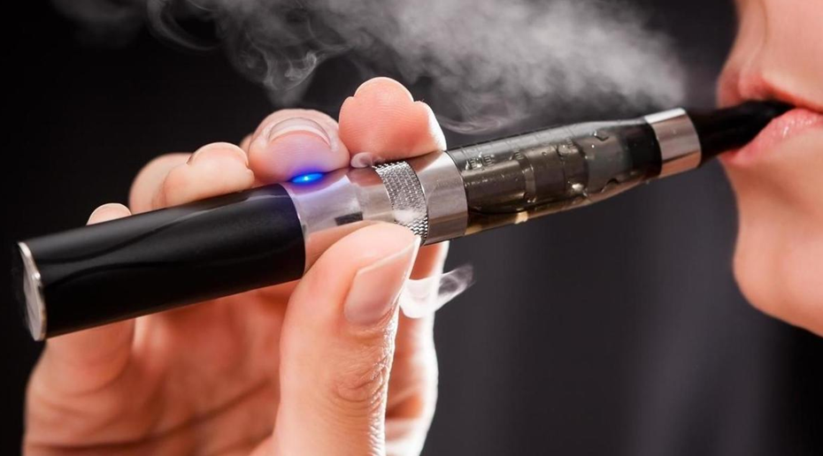 Политики рассматривают новый антитабачный проект: поступило предложение запретить продажу жидкости для электронных сигарет