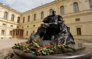 Памятник Александру III выполнили с грубой ошибкой