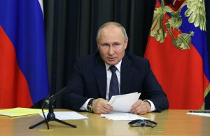 Путин подписал закон, запрещающий избираться людям причастным к экстремизму