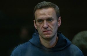 Навальный отозвал свои иски к колонии