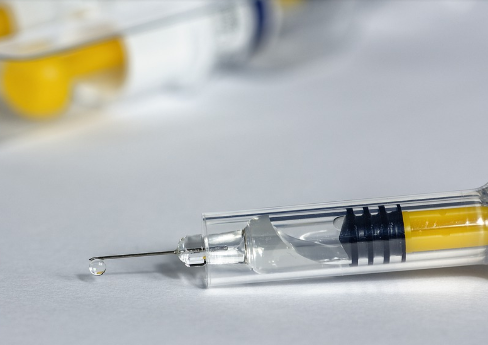 В Киргизии стала официально доступна российская вакцина «Спутник Лайт»