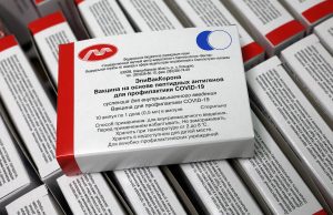 Вакцина «ЭпиВакКорона» доступна в Москве только для второй инъекции