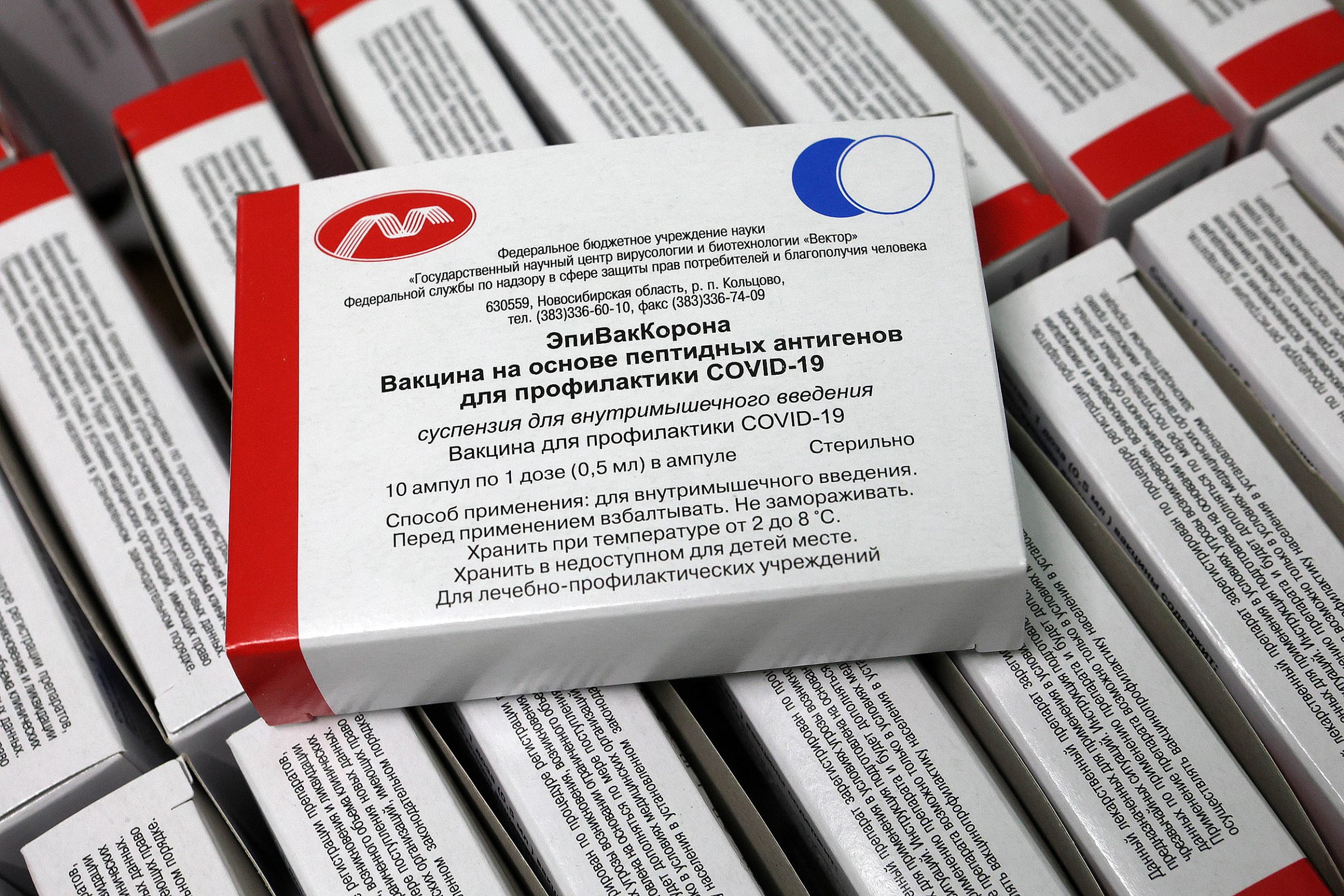 Вакцина «ЭпиВакКорона» доступна в Москве только для второй инъекции