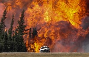 Пожары привели к чрезвычайной ситуации на западе Канады