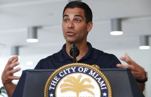 Мэр Майами призвал свергнуть власть на Кубе