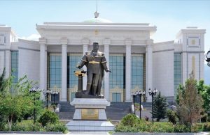 Туркменистан ввел обязательную вакцинацию совершеннолетнего населения