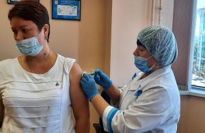 Волгоградские власти вслед за другими регионами ввели обязательную вакцинацию
