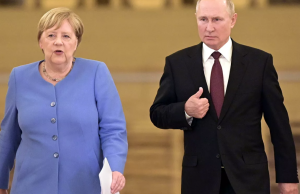 Меркель потребовала от Путина освободить осужденного Навального