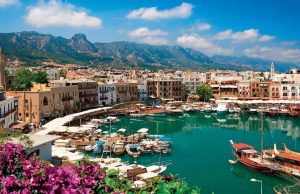 Кипр ввел дополнительные ограничения для непривитых туристов