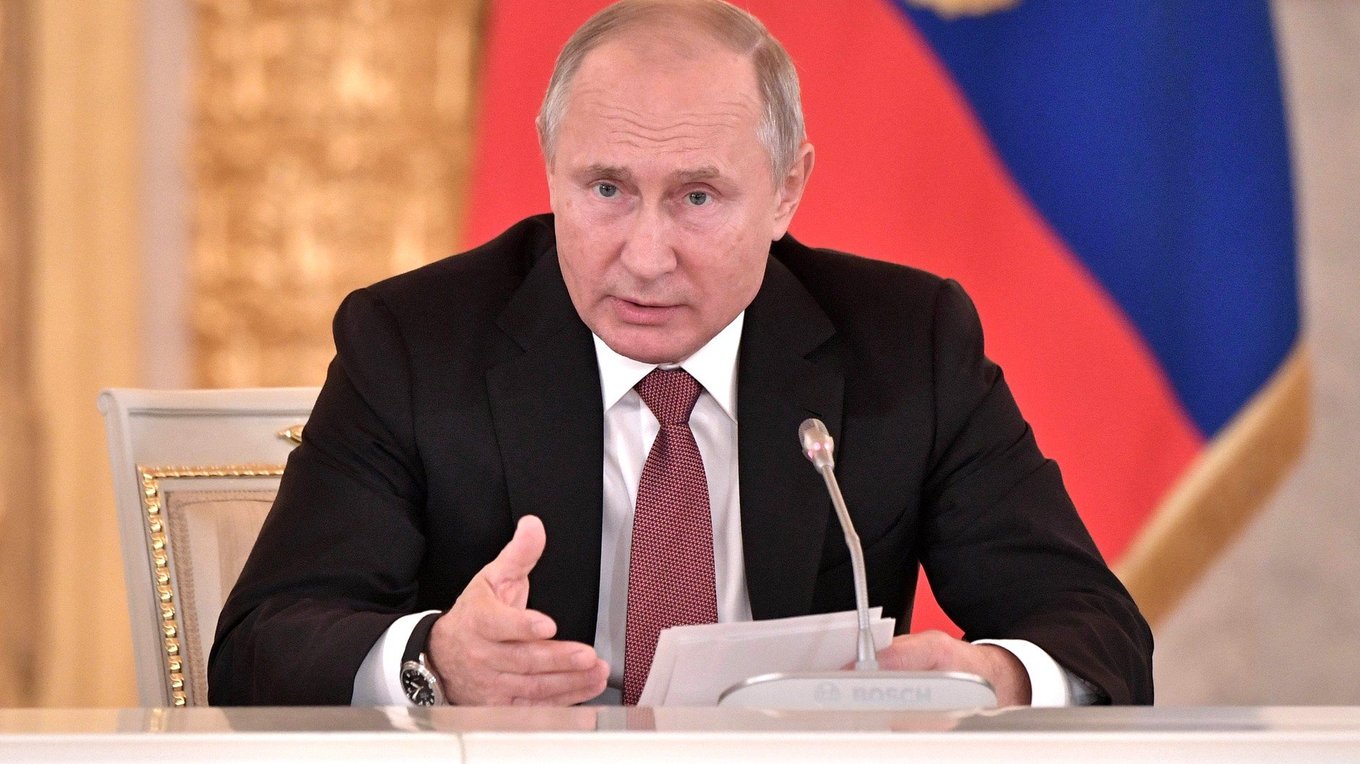 Владимир Путин поручил усилить контроль за противодействием коррупции