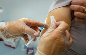 В Минздраве рассказали сколько россиян вакцинировалось