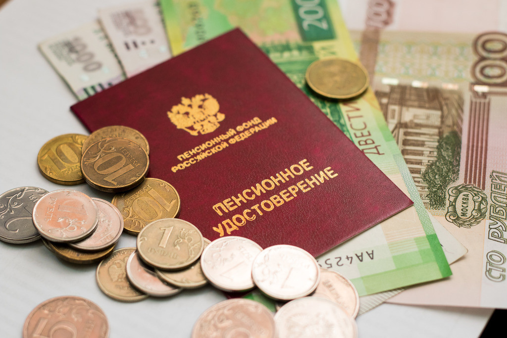 Реальный размер пенсий в России продолжил снижение с начала года