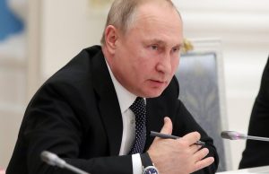 Пенсии в будущем будут продолжать повышаться, обещает Путин
