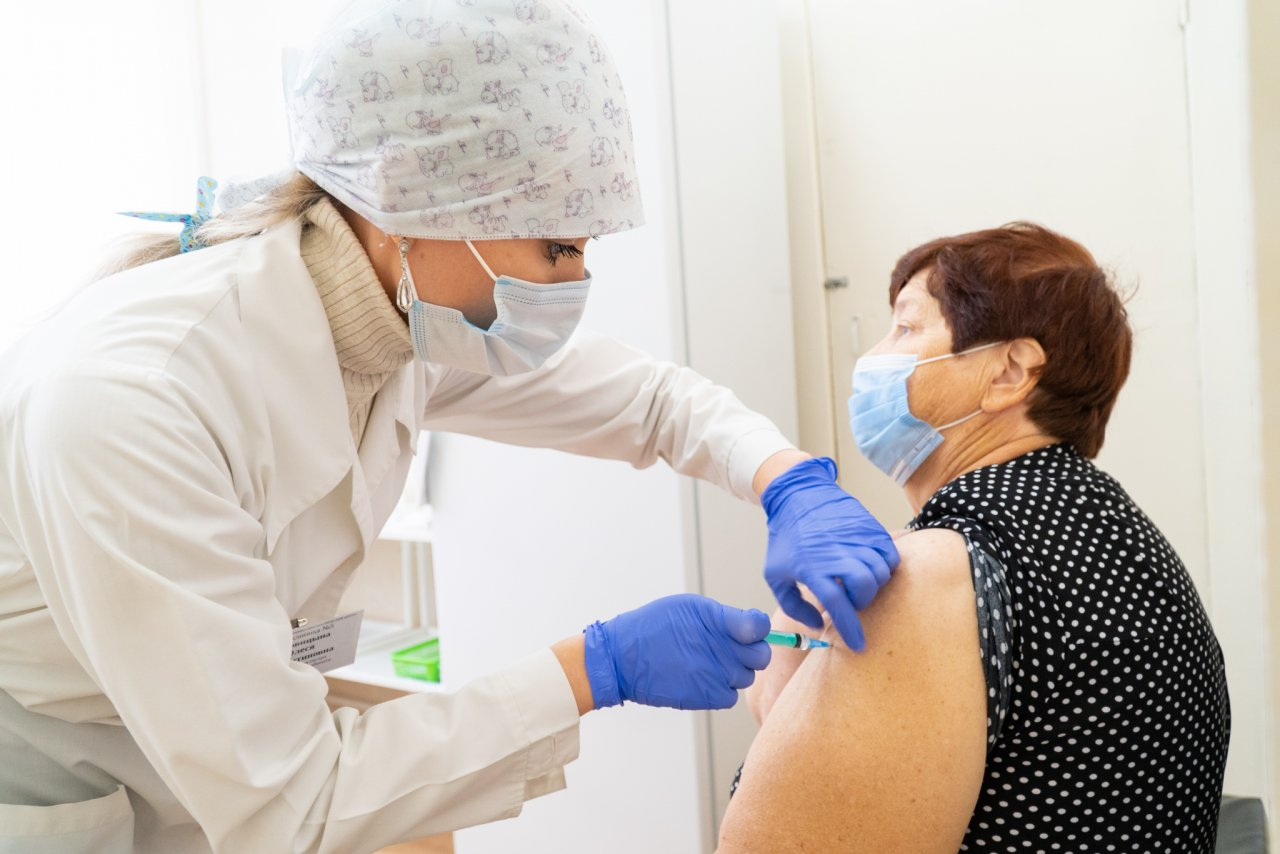 В течение месяца число вакцинированных от COVID-19 граждан достигнет 50% – глава Роспотребнадзора