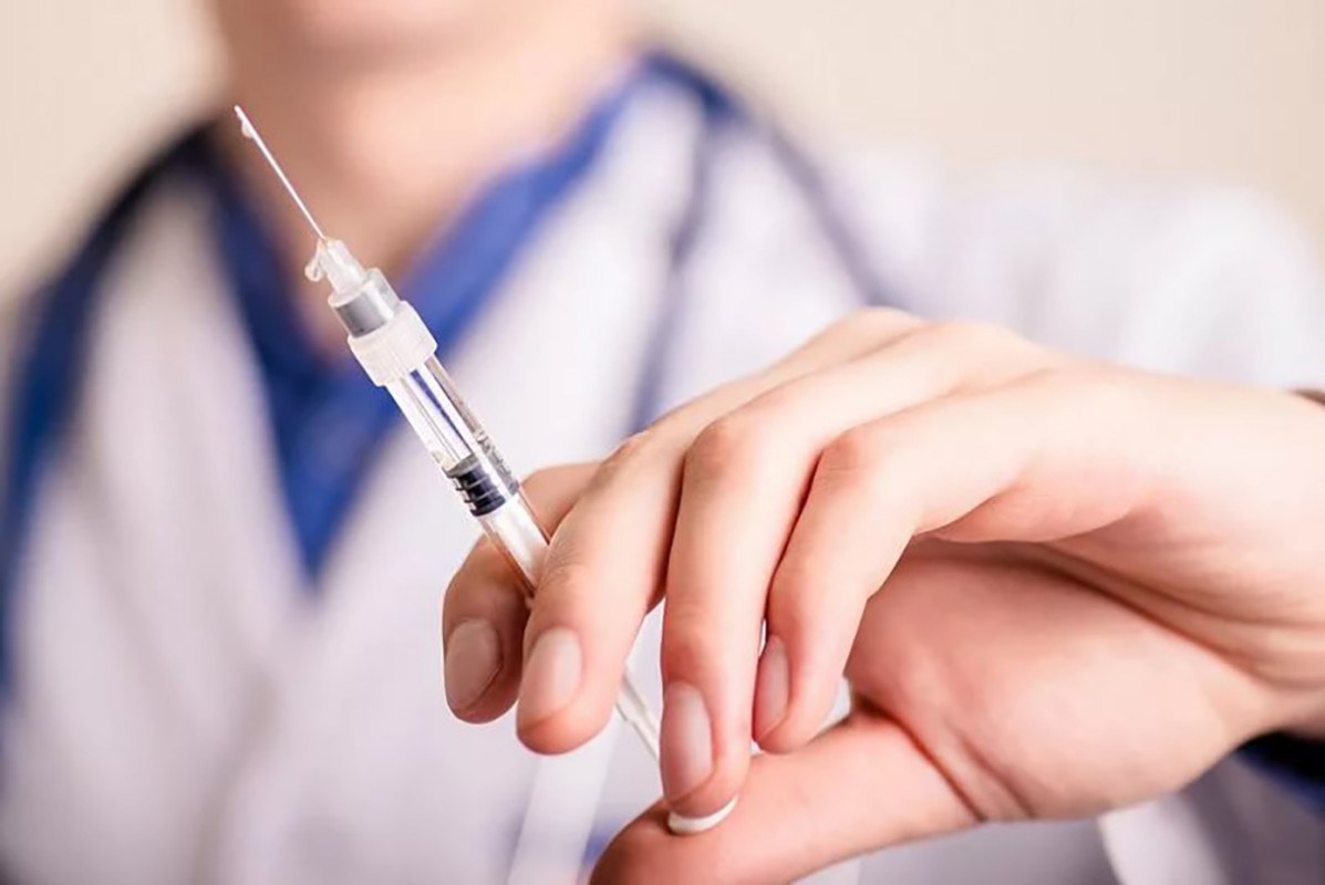 Единственным пожизненным медотводом к вакцинации от COVID-19 может быть только аллергия на компоненты препарата – врач Руженцова