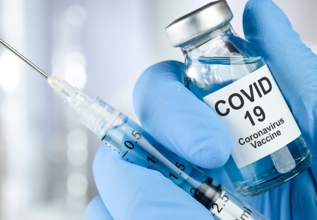 В Великобритании объяснили причины высокой смертности от коронавируса после вакцинации