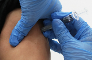 В Германии объяснили большое число инфицированных коронавирусом среди вакцинированных граждан