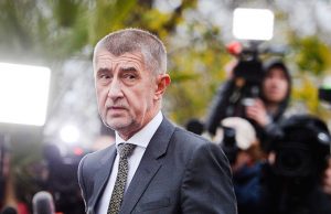 Чешское правительство в полном составе подало в отставку