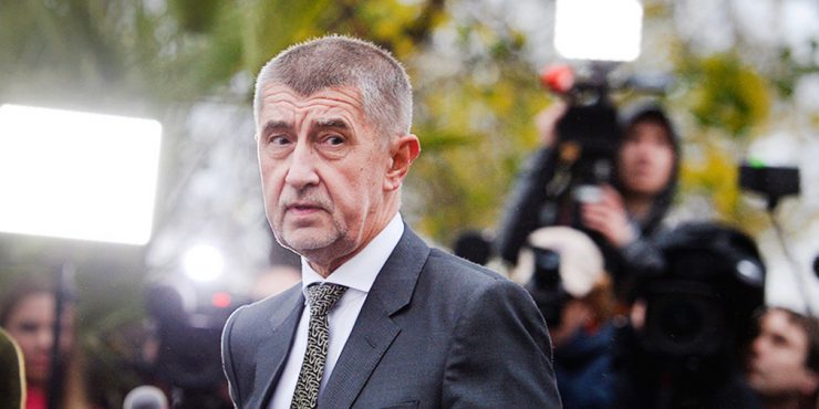 Чешское правительство в полном составе подало в отставку