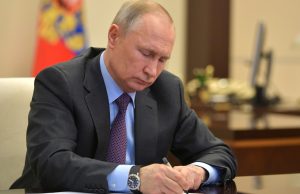 Путин одобрил закон, позволяющий удаленно устраиваться на работу