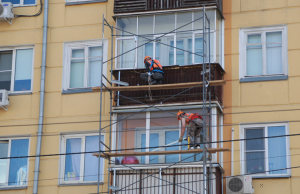 Россиян ожидает запрет на остекление и обшивку балконов