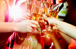 В Госдуме и других ведомствах рассмотрят ограничения на продажу алкоголя в Новый год