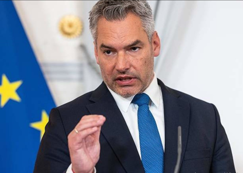 Канцлер Австрии высказал отрицательное мнение о привязке «Северного потока-2» к Украине