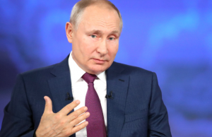 Путин призывает относиться к противникам прививок от коронавируса с уважением