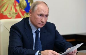 Путин призвал доработать законопроект об использовании QR-кодов в общественных местах