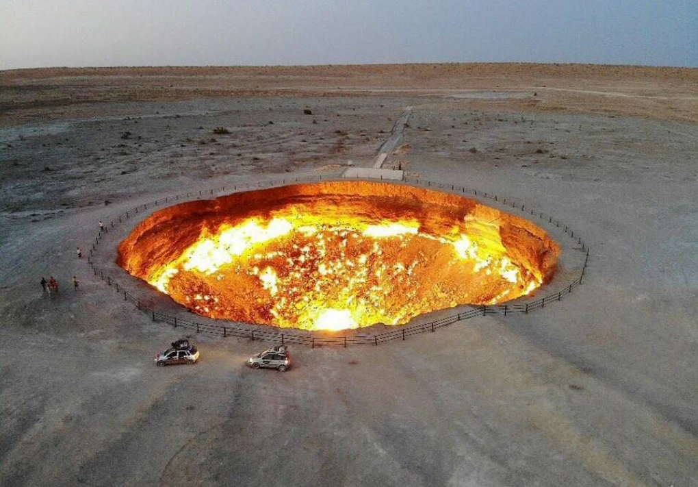 Президент Туркмении поручил ликвидировать горящий кратер «Врата ада»