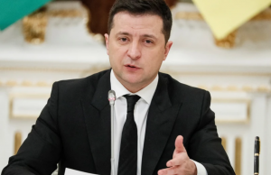 Президент Украины призвал разведчиков перейти к наступательным действиям