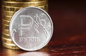 Если ЦБ повысит ключевую ставку, рубль вернет свои позиции – финансист Макаров