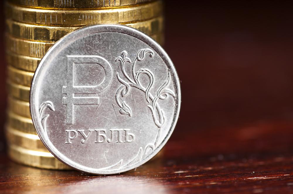 Если ЦБ повысит ключевую ставку, рубль вернет свои позиции – финансист Макаров