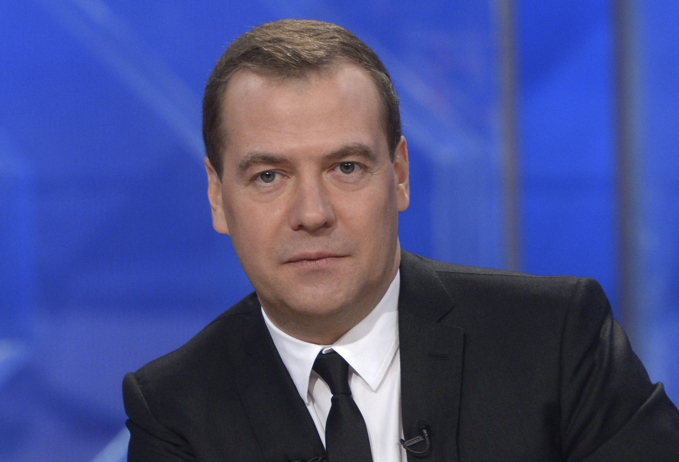 Медведев не считает актуальным введение локдауна в России