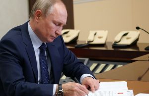 Путин поручил провести информкампанию о важности диспансеризации для переболевших COVID-19