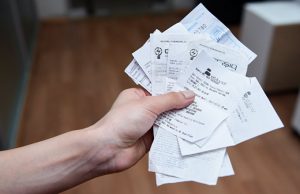 Специалист по праву призывает забирать чеки в магазинах и банкоматах