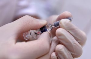 Вирусолог Чумаков назвал причины опасности назальных вакцин