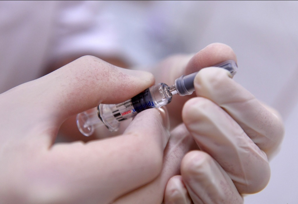 Вирусолог Чумаков назвал причины опасности назальных вакцин