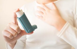 Бронхиальная астма приравнивается к одной из усложняющих штамм «Омикрон» причин